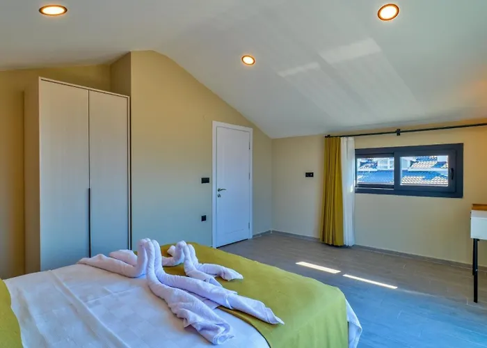 Villa 4 Bedroom *