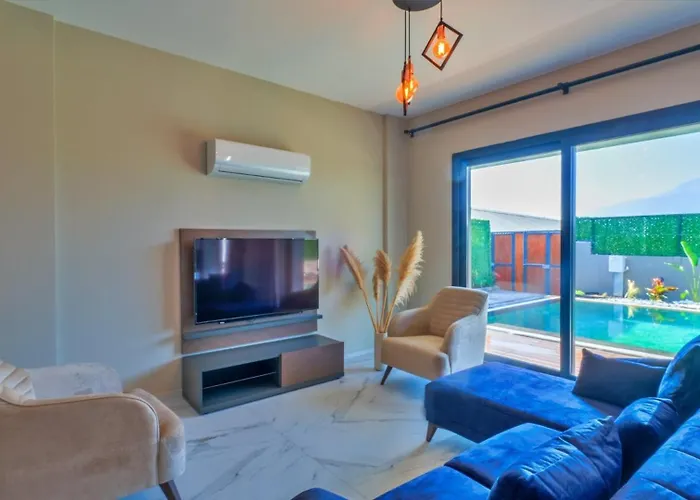 4 Bedroom Villa *