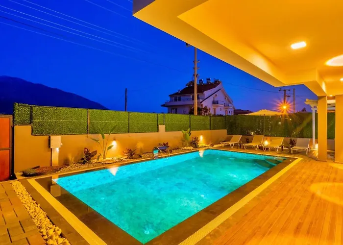 4 Bedroom Villa *