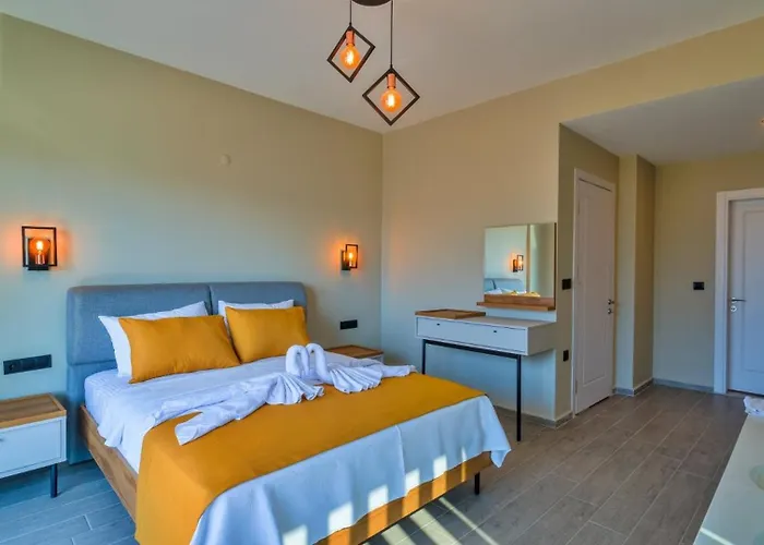 4 Bedroom *