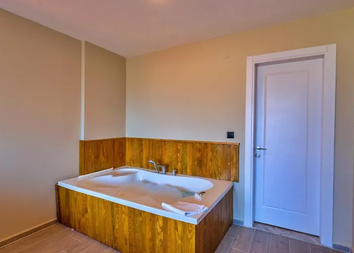 4 Bedroom *
