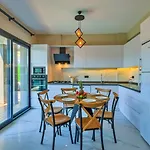 빌라 4 Bedroom *