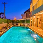 빌라 4 Bedroom